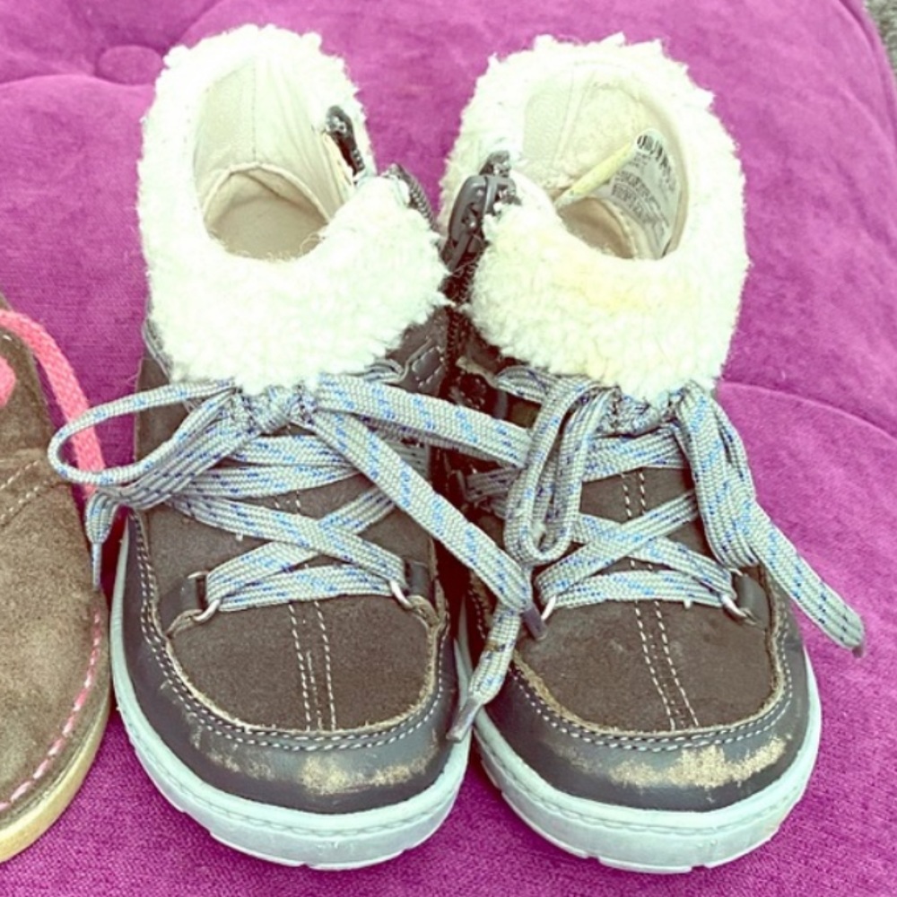 Clark’s boots in 6 1/2